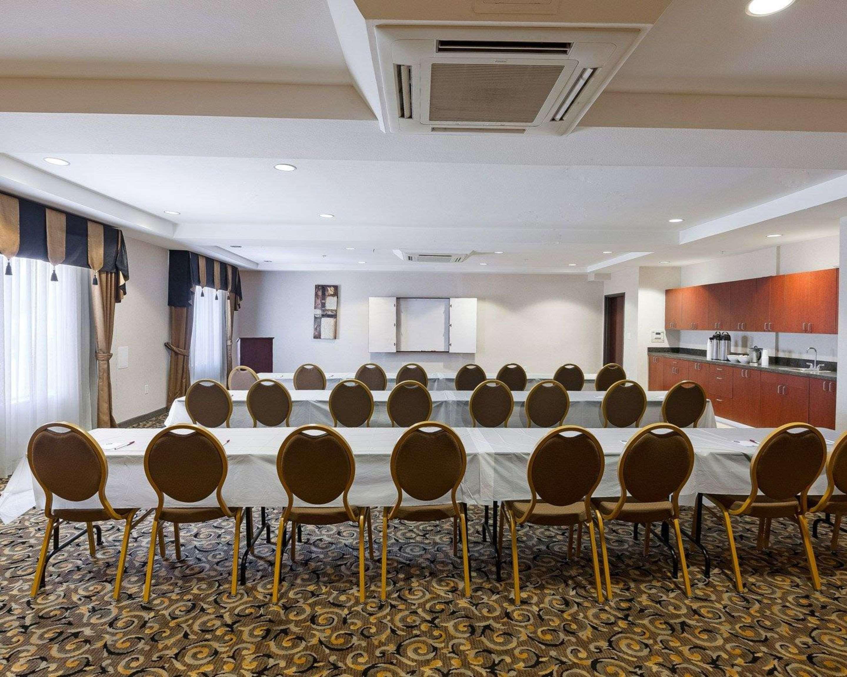 Comfort Suites University Абилин Экстерьер фото