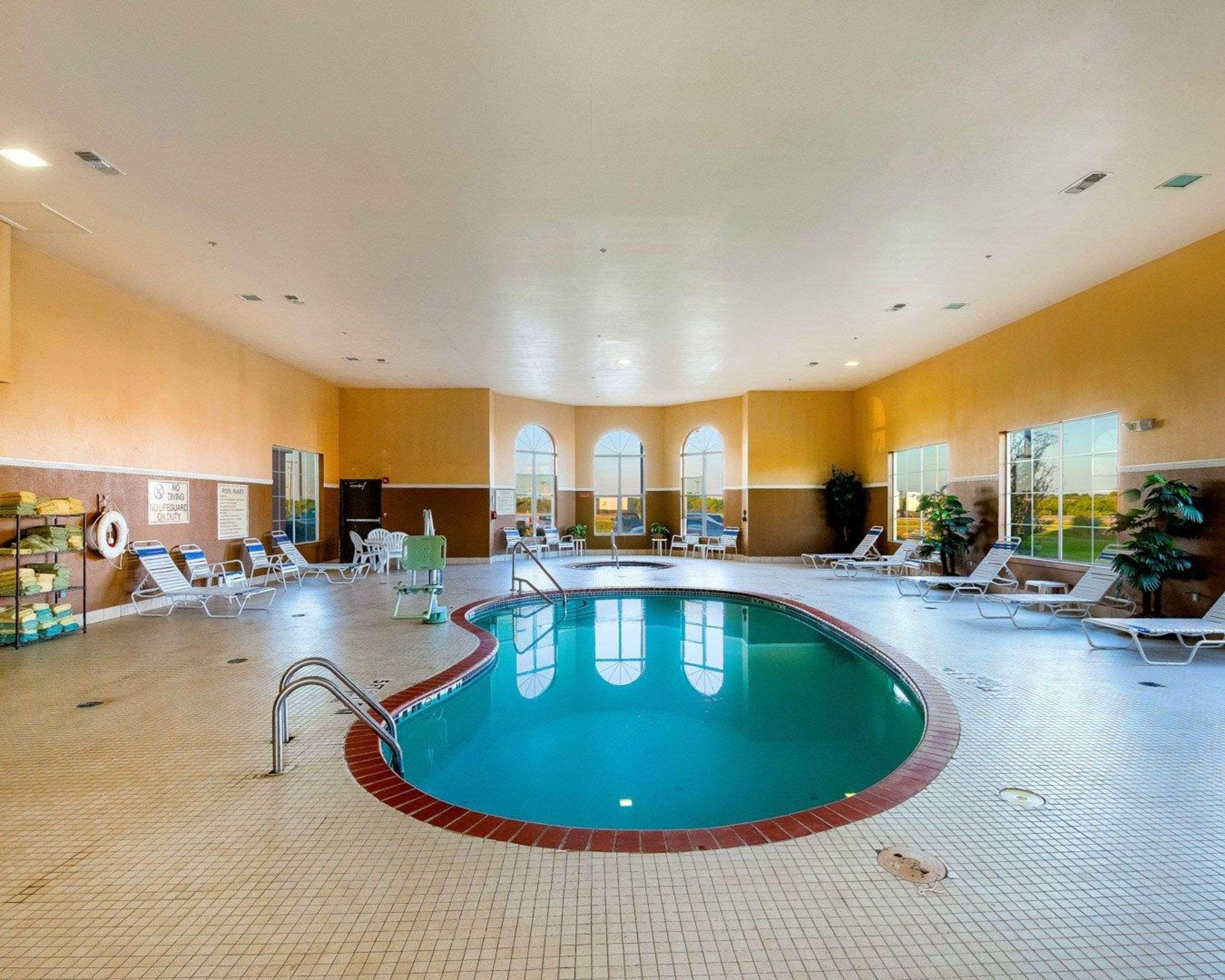 Comfort Suites University Абилин Экстерьер фото