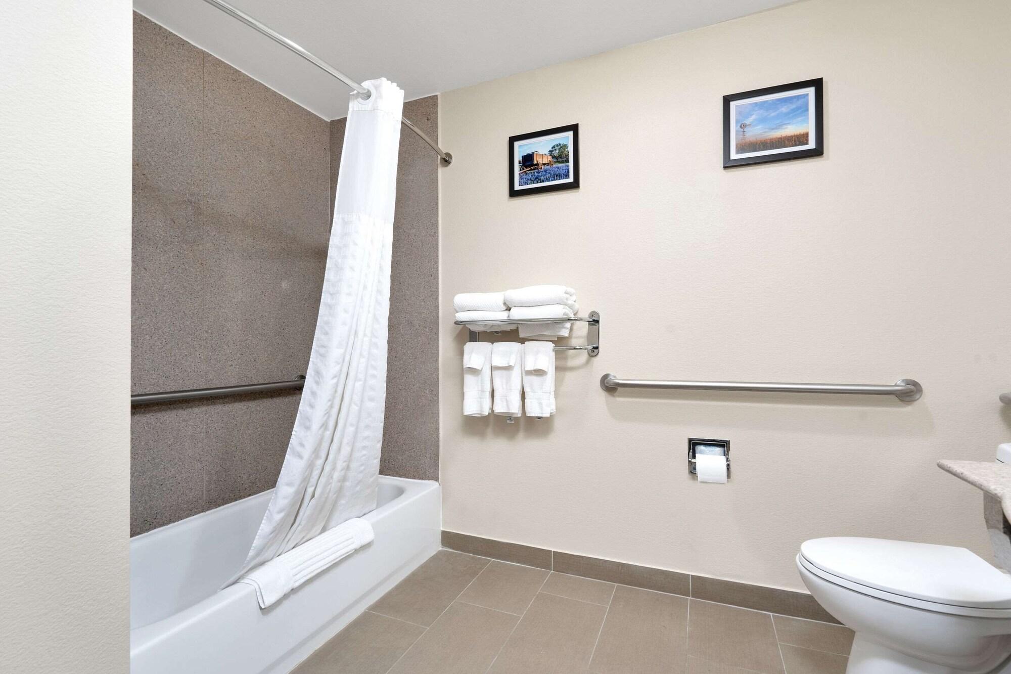 Comfort Suites University Абилин Экстерьер фото