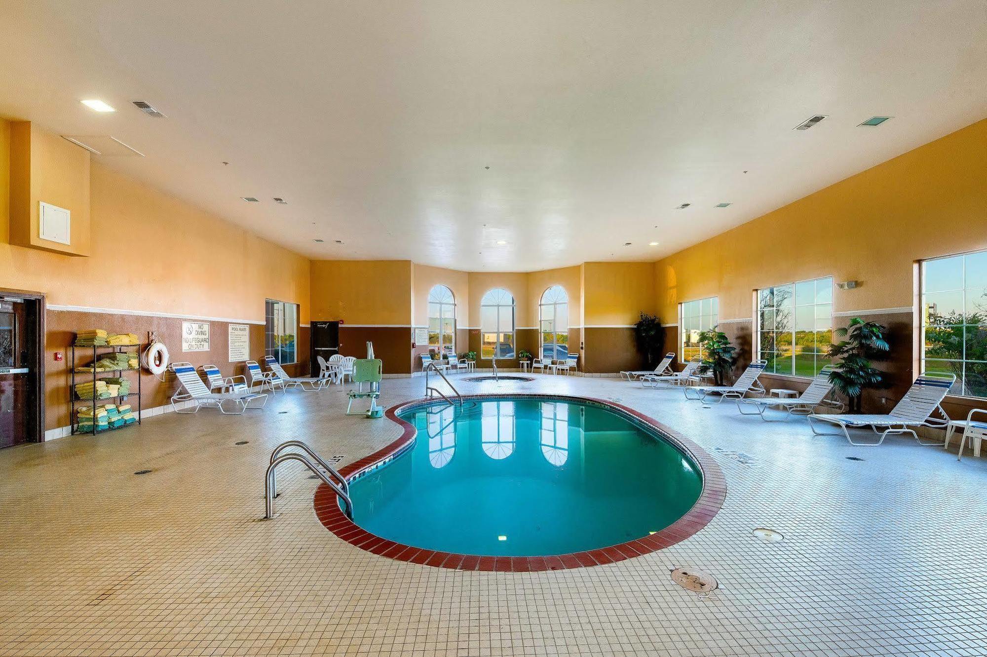 Comfort Suites University Абилин Экстерьер фото